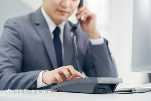 商務男士電話咨詢的實操指南與注意事項