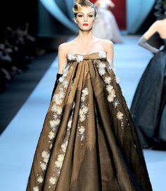 匠心獨運 探索xinyuh服裝定制的視覺美學與店鋪設計藝術